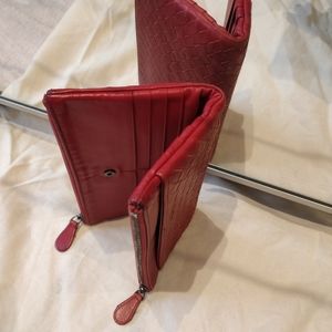 BV Intrecciato Weave Leather Double Zip Wallet